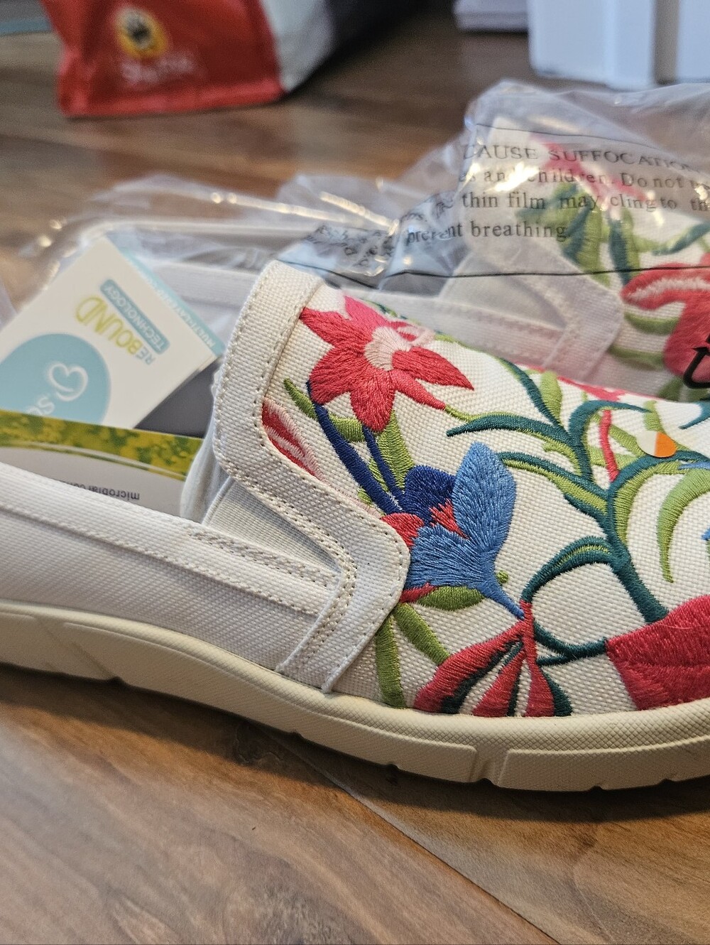Slip-On Floral Bare Traps Canvas Sneakers - White Multicolor Size 7.5 - Picture 2 of 4